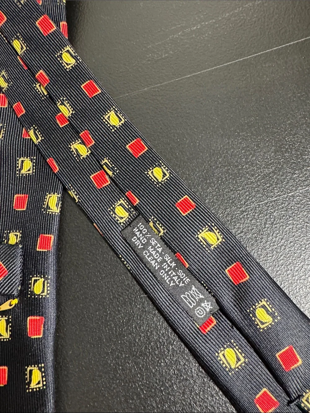Brioni mens black square geometric pattern 100% silk neck tie EUC